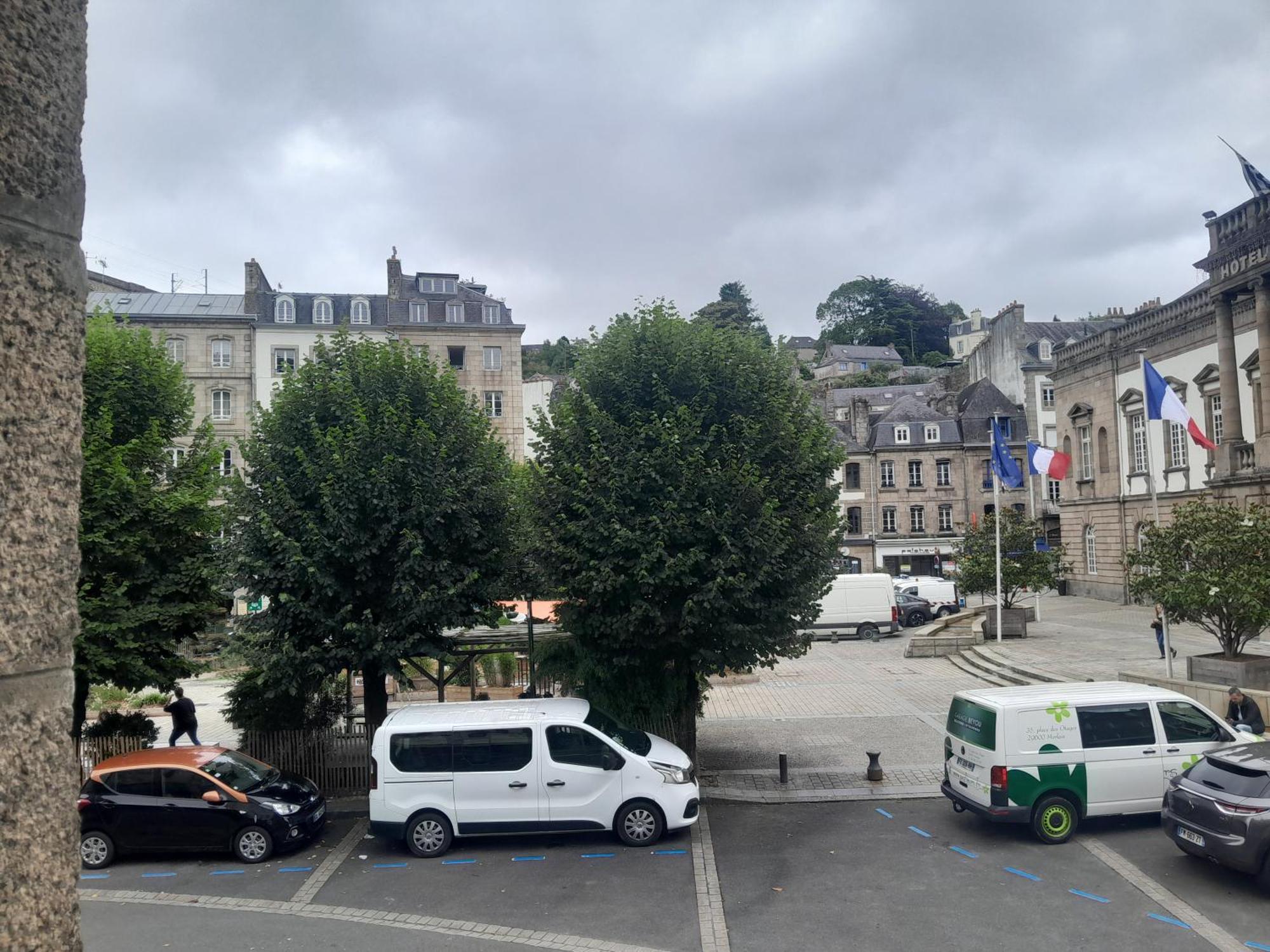 Appartement 75M2 Plein Centre Face A La Mairie Morlaix Buitenkant foto