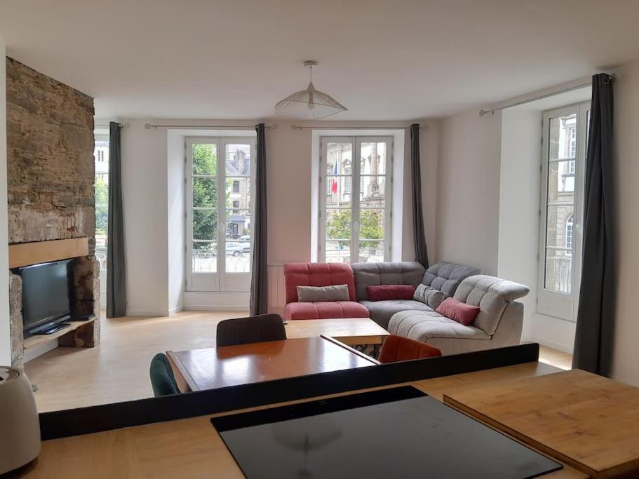 Appartement 75M2 Plein Centre Face A La Mairie Morlaix Buitenkant foto